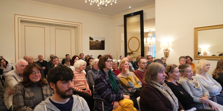 قراءة في كتاب، ومناقشة مع د. هارتموت فايندرش