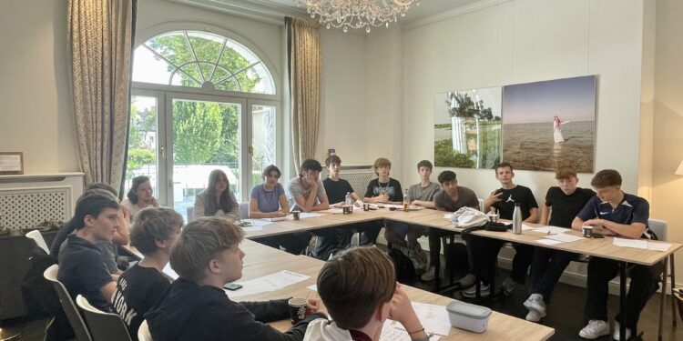 ورشة عمل للغة العربية والخط العربي