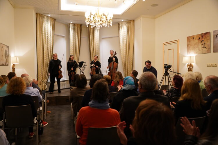 Live-Konzert mit „Chiaroscuro Quartet“