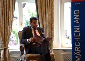 الصف الخامس من مدرسة الأخوة غريم في ضيافة الديوان