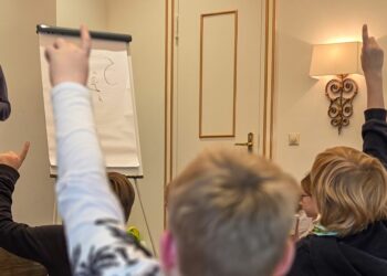 الصف الخامس من مدرسة زيبرنيك في ضيافة الديوان