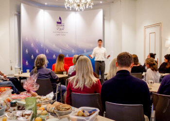 تسليم شهادات التخرّج للطالبات والطلاب الناجحين