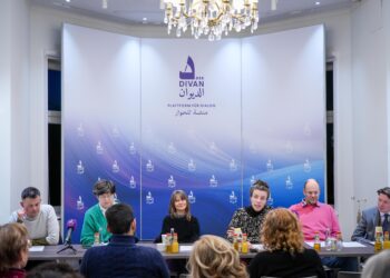 بين القواعد والخيال